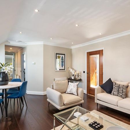 Weybridge - 2 Bed - Parking Lejlighed Eksteriør billede