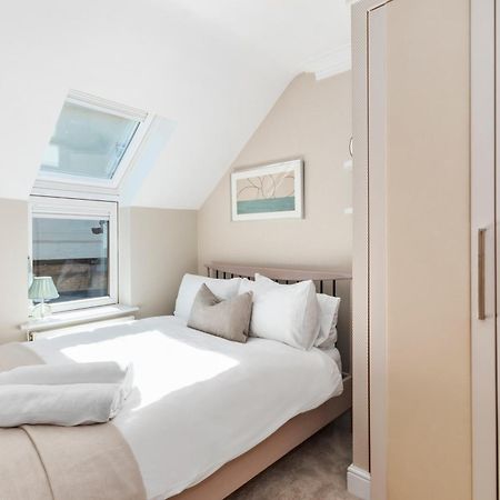 Weybridge - 2 Bed - Parking Lejlighed Eksteriør billede