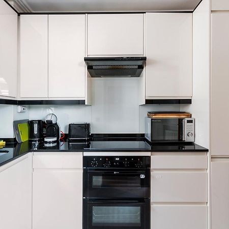 Weybridge - 2 Bed - Parking Lejlighed Eksteriør billede
