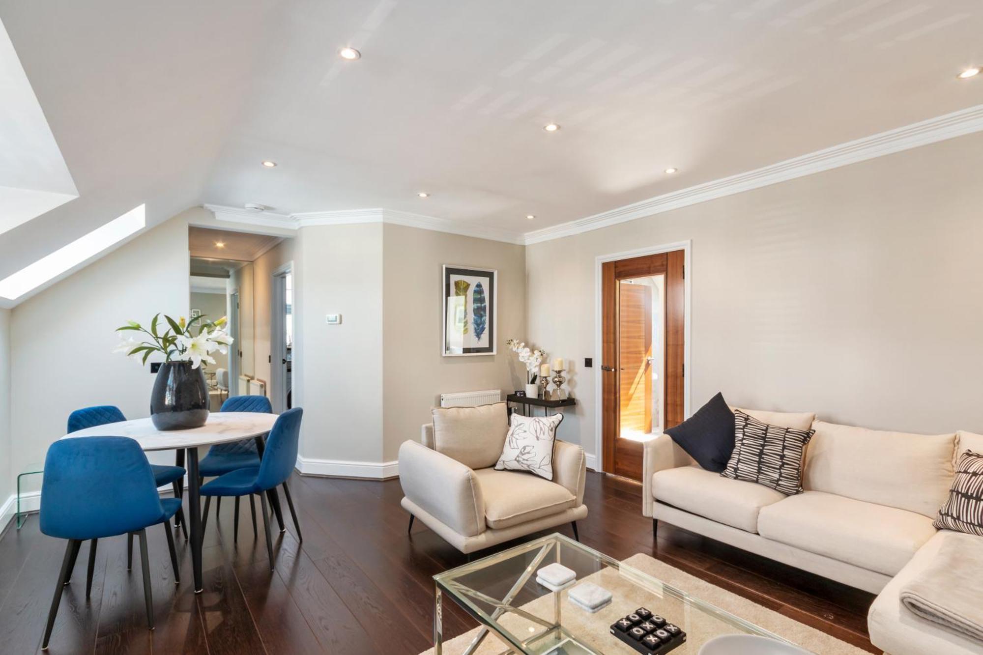Weybridge - 2 Bed - Parking Lejlighed Eksteriør billede