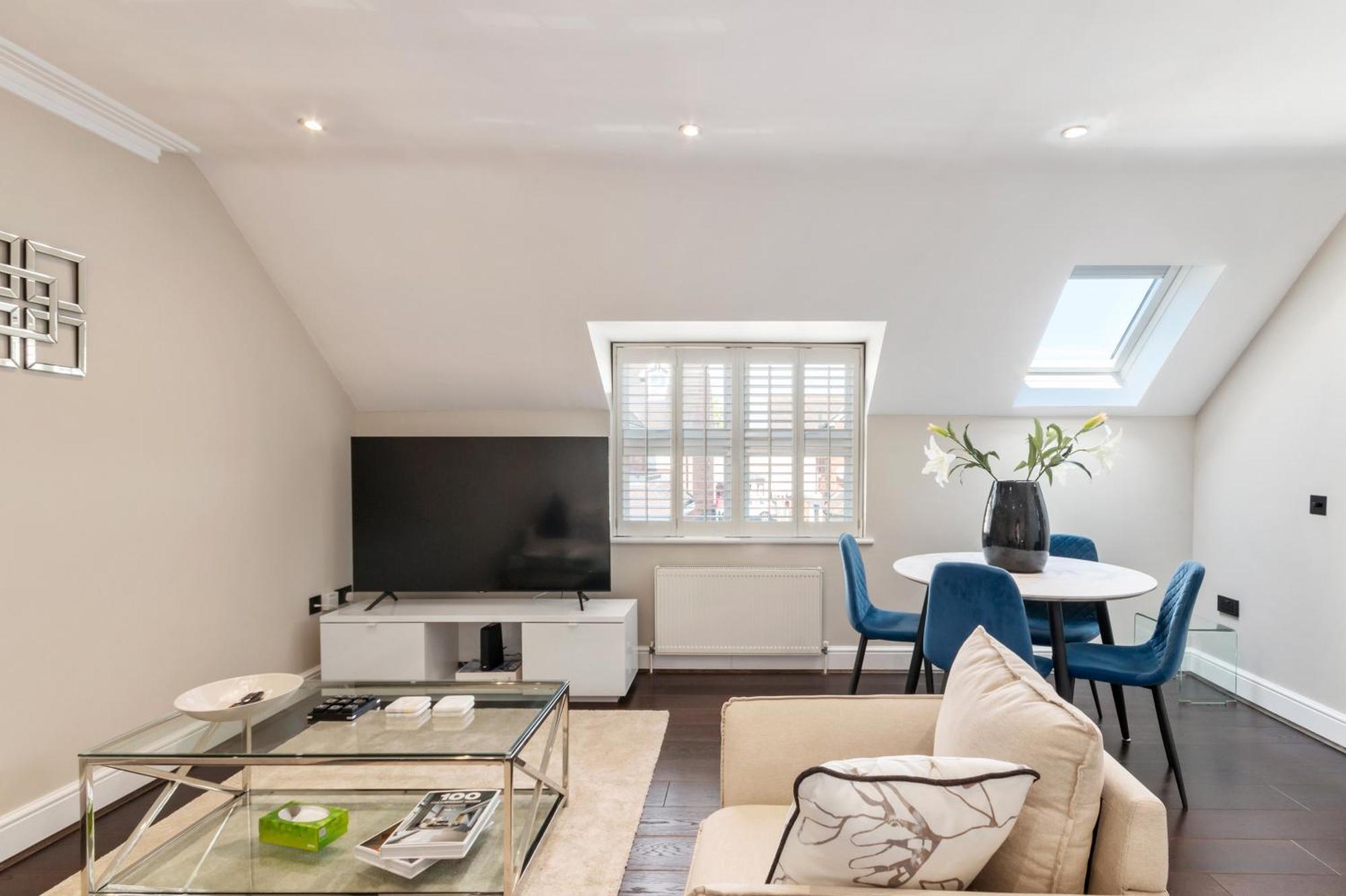 Weybridge - 2 Bed - Parking Lejlighed Eksteriør billede